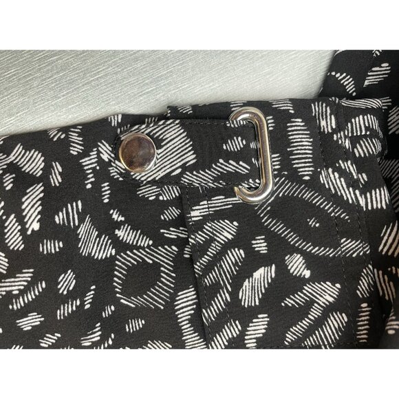 Chicos Zenergy Size 3 Black Patterned Polyester/Spandex Capri Pants - Picture 8 of 16